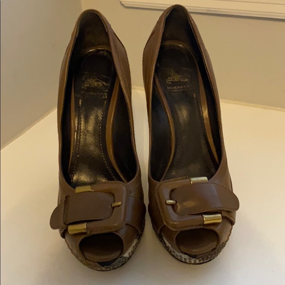 Burberry pumps